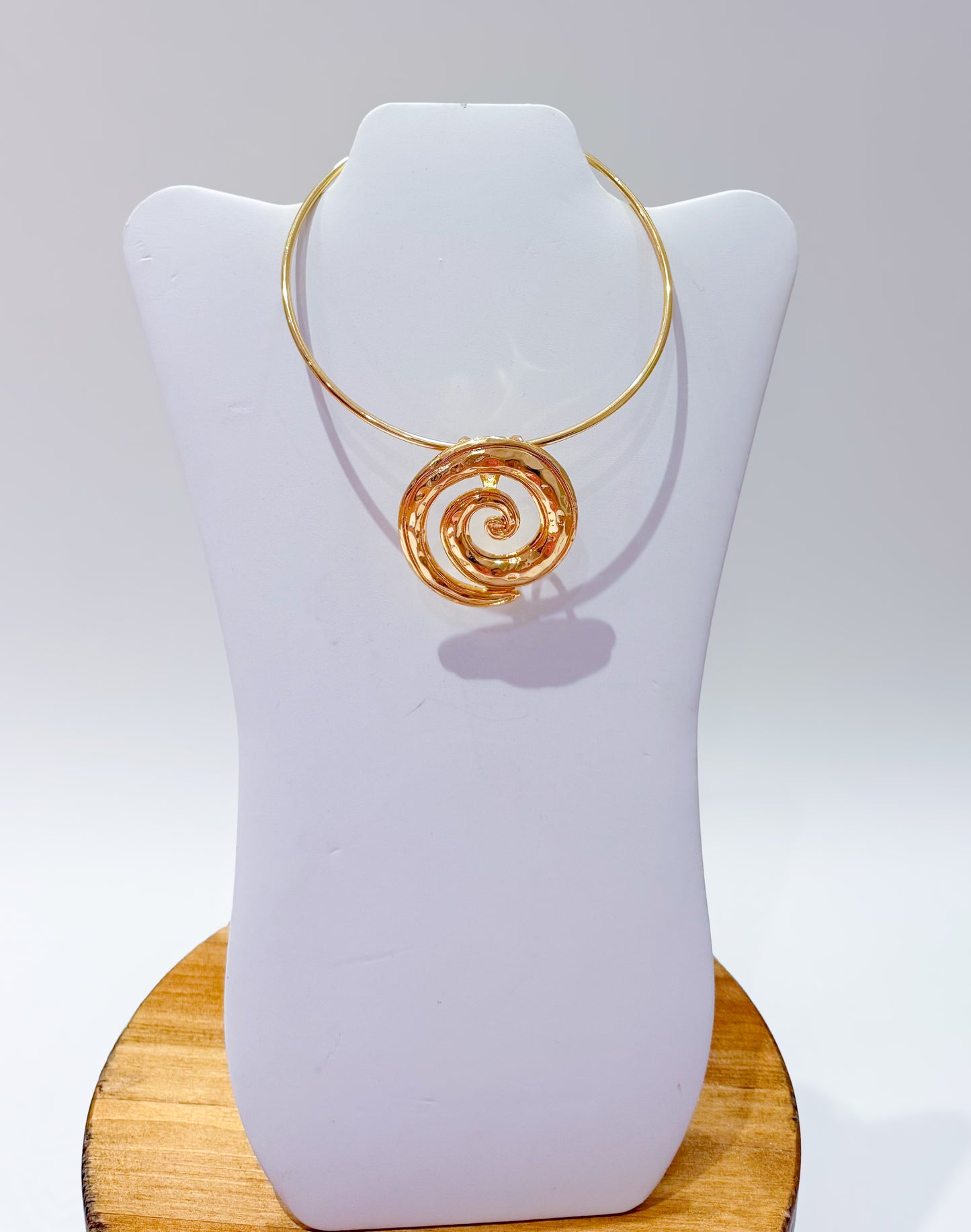 Swirl Choker, Gold